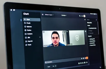 Private Cam2Cam Chat Interface – 1 zu 1 Verbindung auf einem Laptop